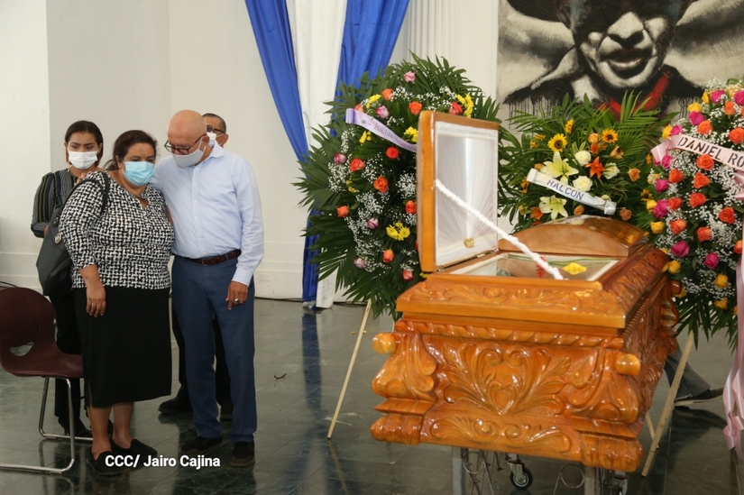 homenaje-postumo