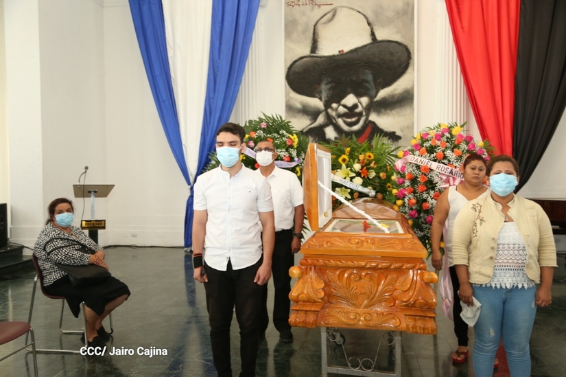 homenaje-postumo