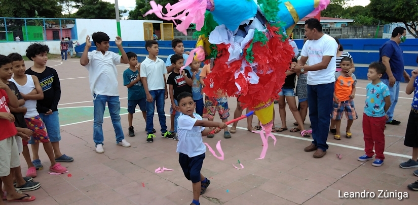 pinatas-barrios-ninos