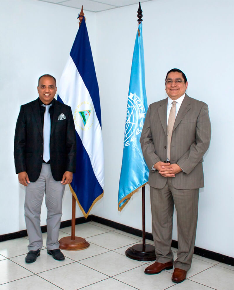 embajador-nicaragua-duilio-hernandez-junto-al-director-icap-costa-rica