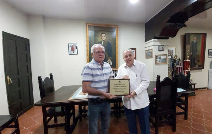 busto-jose-artigas-leon-embajador-uruguay