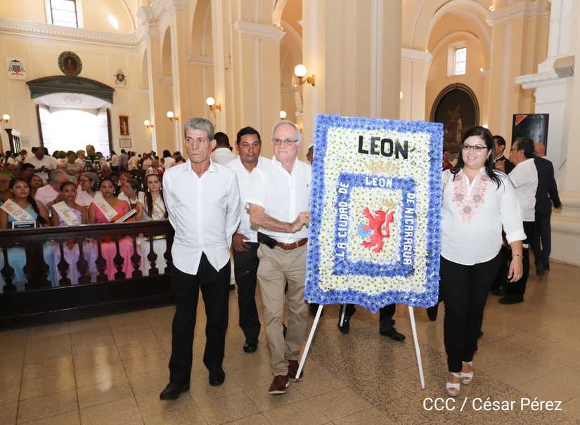 leon-homenaje-ruben-dario