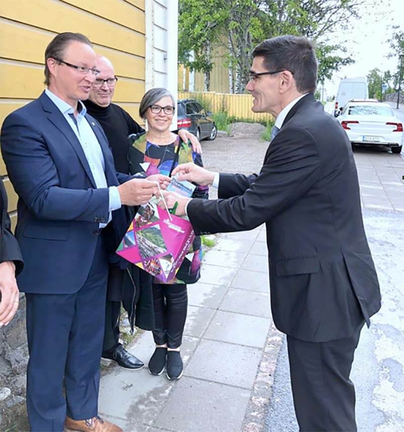 embajador-nicaragua-en-finlandia-en-encuentro-con-alcalde-raahe