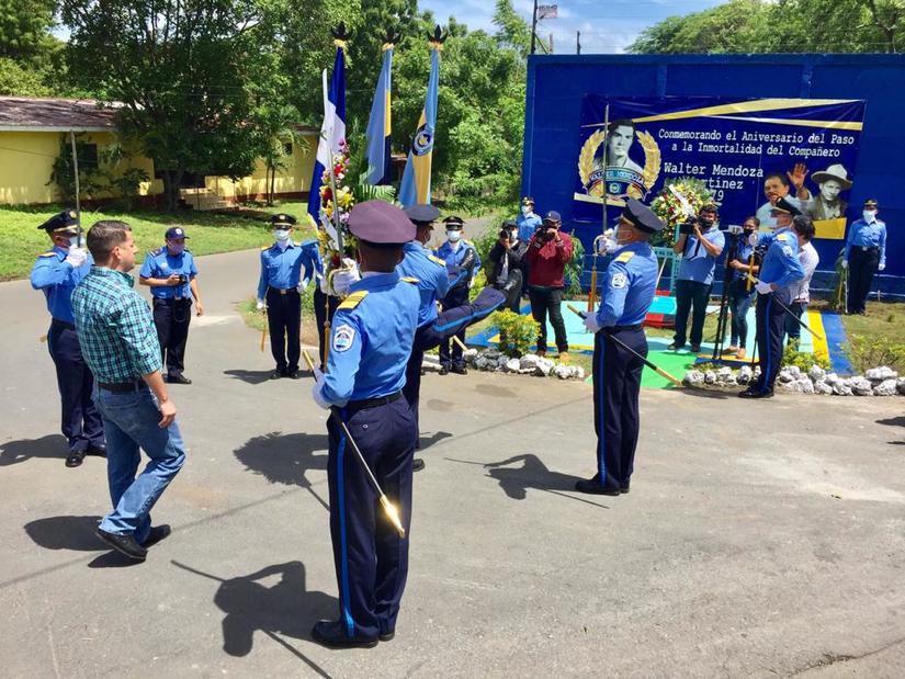 homenaje-policia