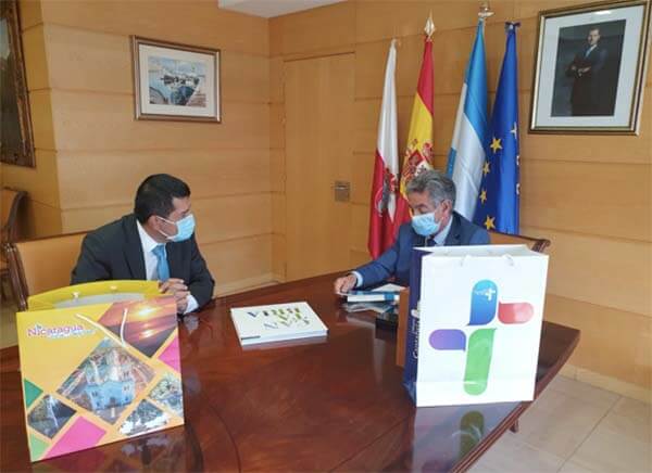 embajador-nicaragua-y-presidente-cantabria