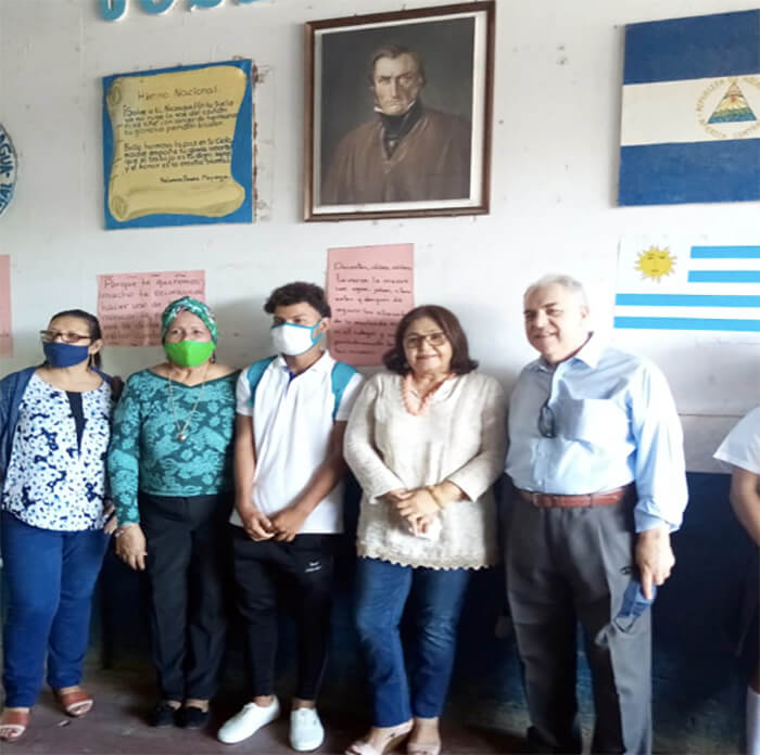 embajador-uruguay-visita-escuela-en-nicaragua