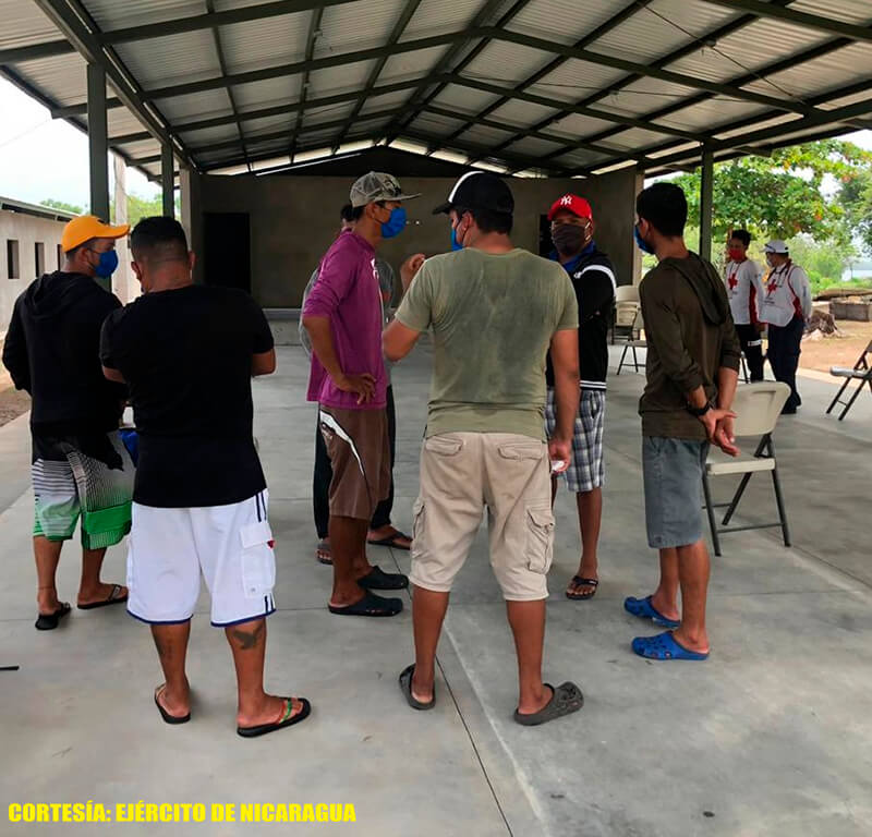 fuerza-naval-rescata-a-pescadores-corinto-nicaragua