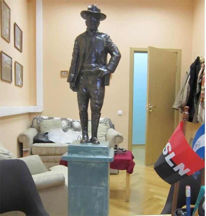nicaragua-conversa-con-artista-del-busto-bronce-general-sandino-rusia-