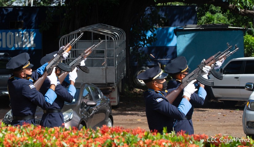 policia-homenaje-caidos
