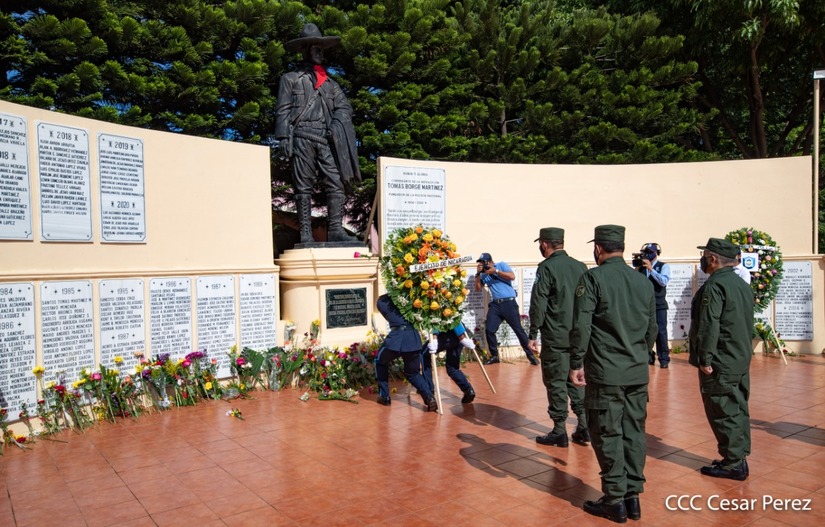 policia-homenaje-caidos