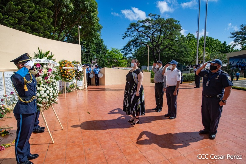 policia-homenaje-caidos