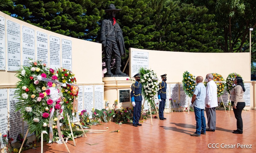 policia-homenaje-caidos