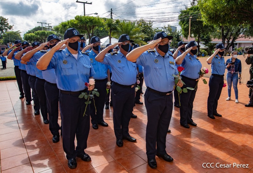 policia-homenaje-caidos