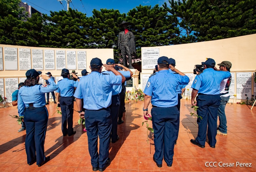 policia-homenaje-caidos