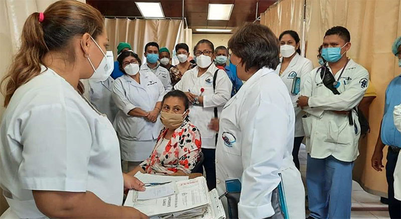 visita-manolo-morales-ministra-de-salud