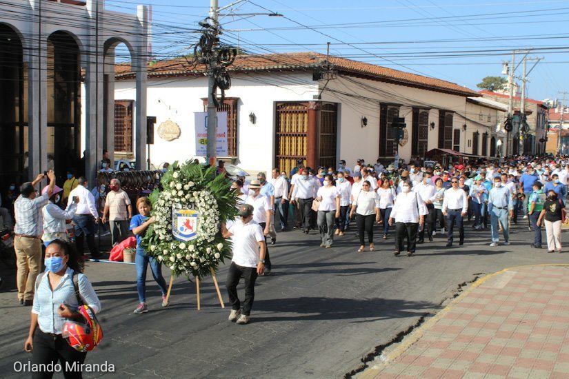 leon-homenaje-dario