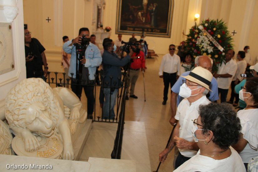 leon-homenaje-dario