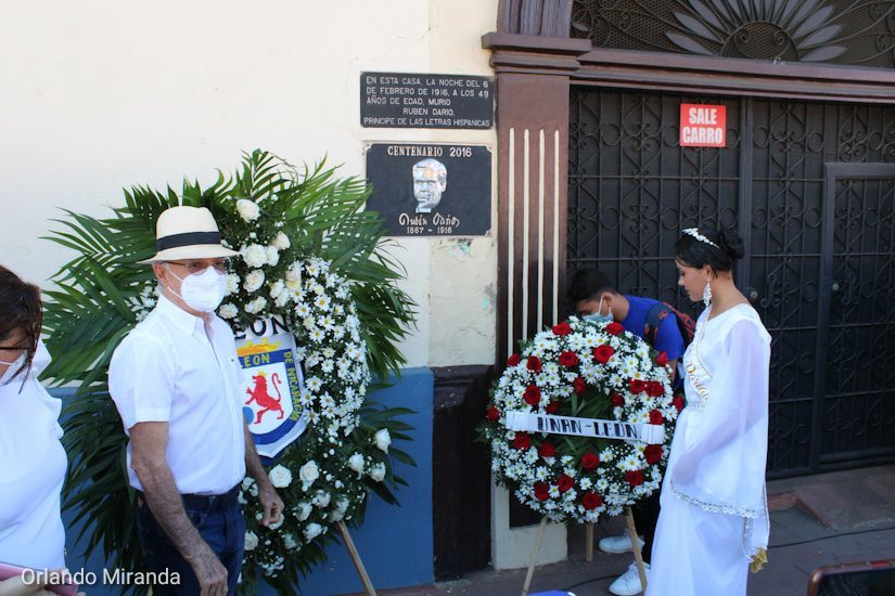 leon-homenaje-dario