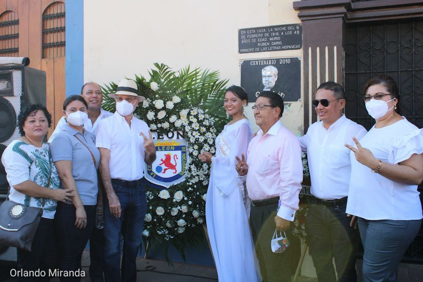leon-homenaje-dario