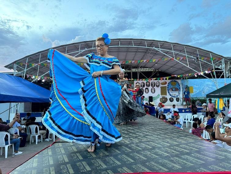 TRAJE