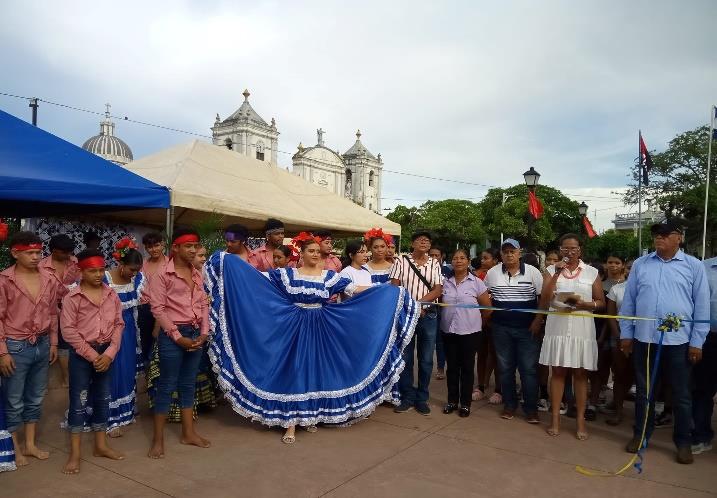 TRAJE