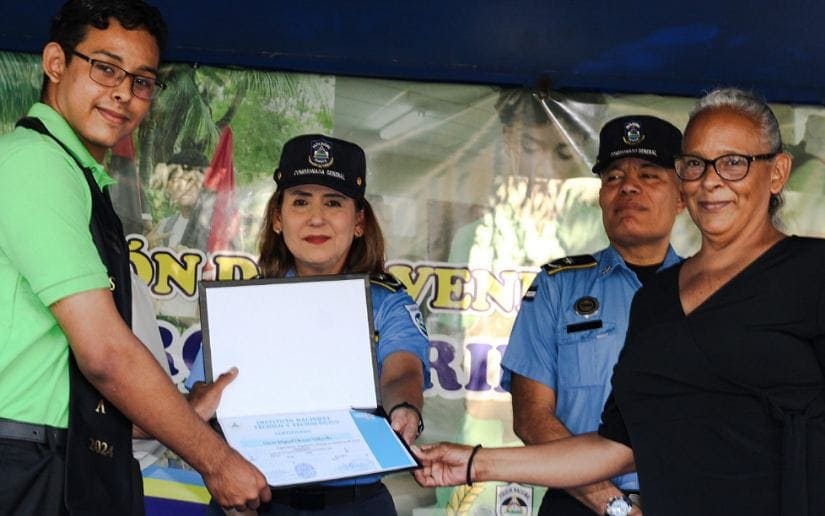 POLICIA-GRADUACION7