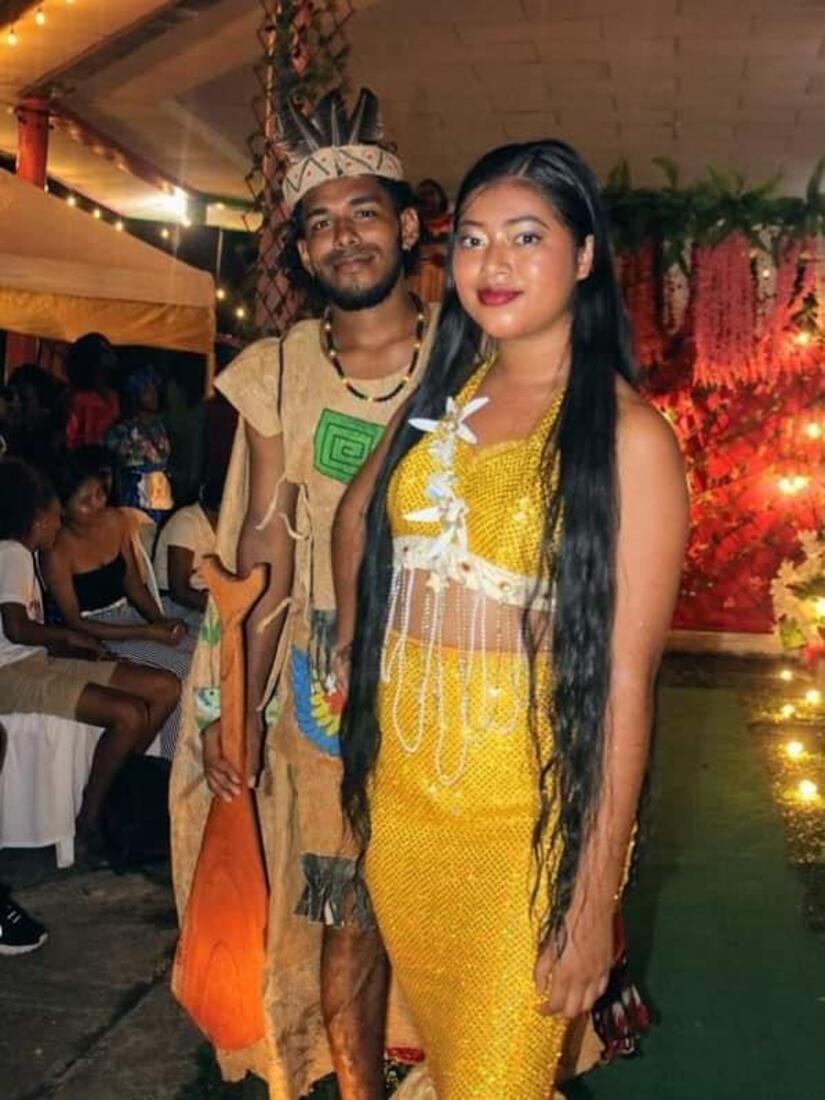 TRAJES3