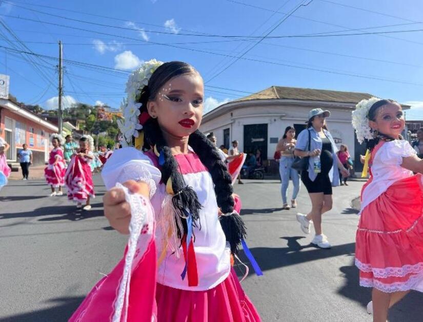 TRAJES13