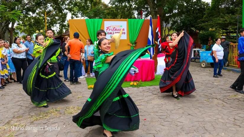 Fritanga-y-gallo-pinto-1