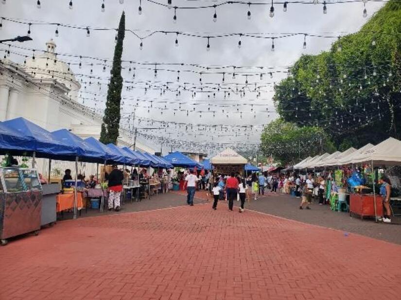 Fritanga-y-gallo-pinto-11