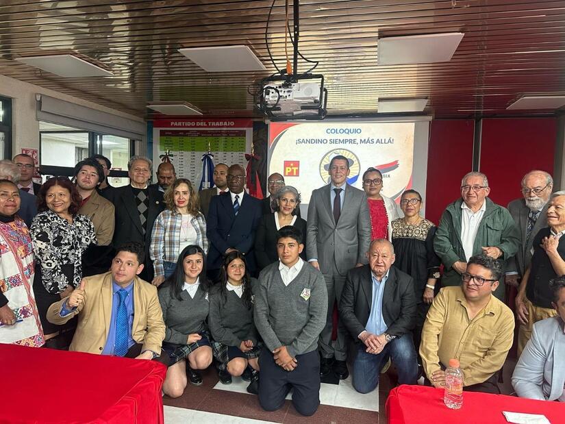 Conmemoran-a-Sandino-en-Mexico-2