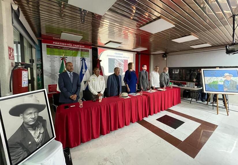 Conmemoran-a-Sandino-en-Mexico-4