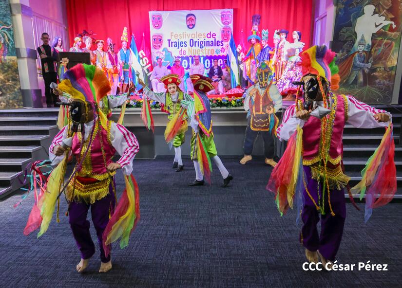 Festivales-de-Trajes-Originales-de-Nuestro-Folklore-11