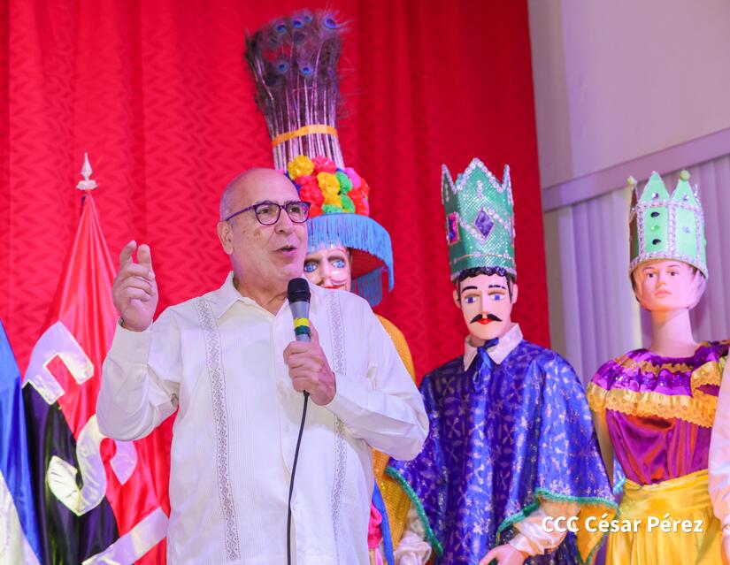 Festivales-de-Trajes-Originales-de-Nuestro-Folklore-15