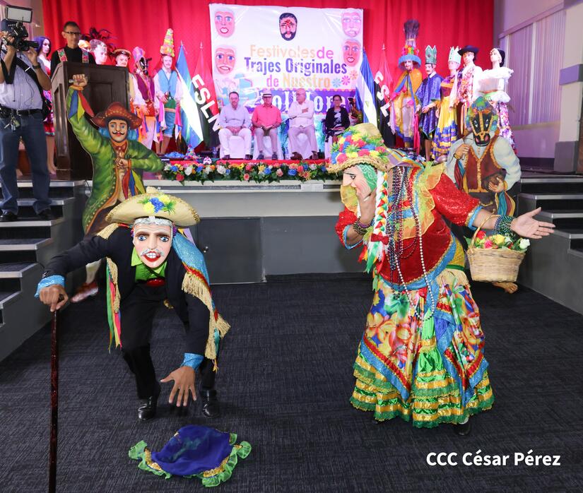 Festivales-de-Trajes-Originales-de-Nuestro-Folklore-21
