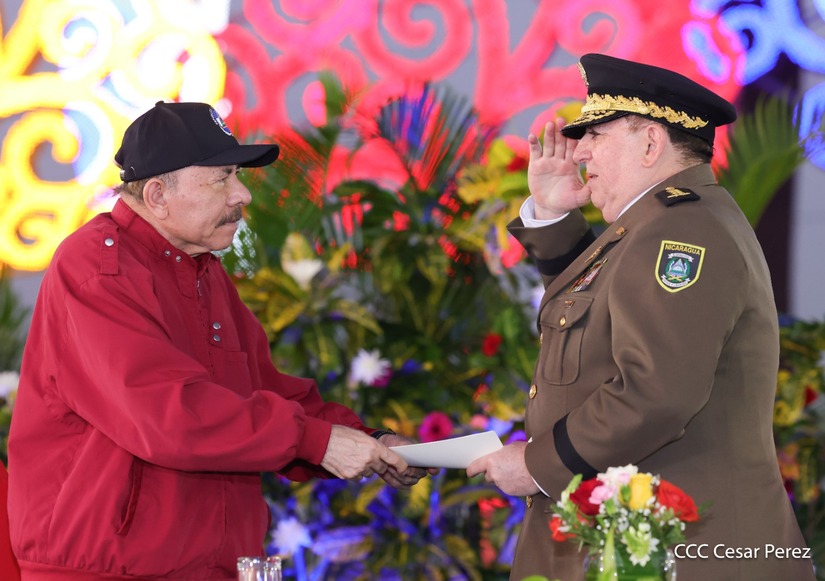 Juramentacion-al-Jefe-del-Ejercito-26