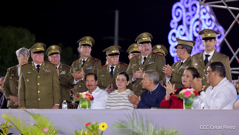 Juramentan-al-Jefe-del-Ejercito-18