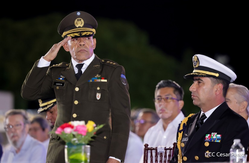 Juramentan-al-Jefe-del-Ejercito-25