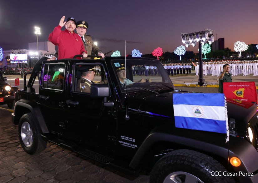 Juramentan-al-Jefe-del-Ejercito-37