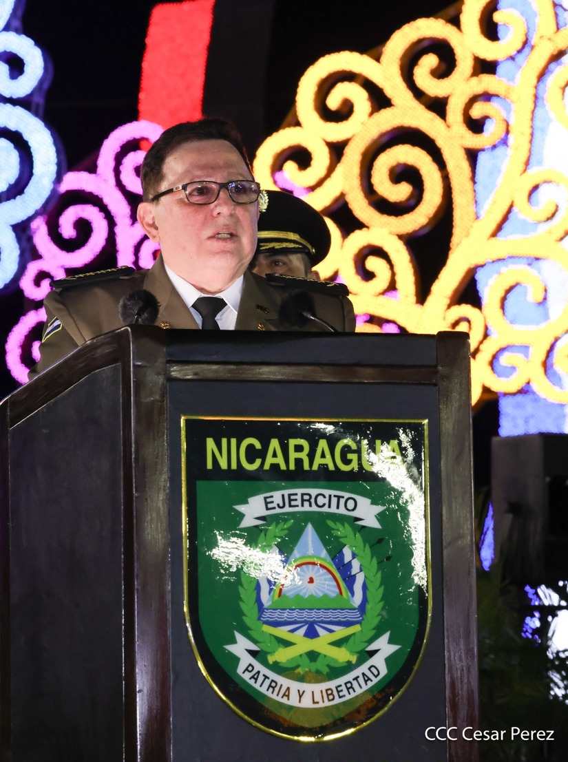 Juramentan-al-Jefe-del-Ejercito-45