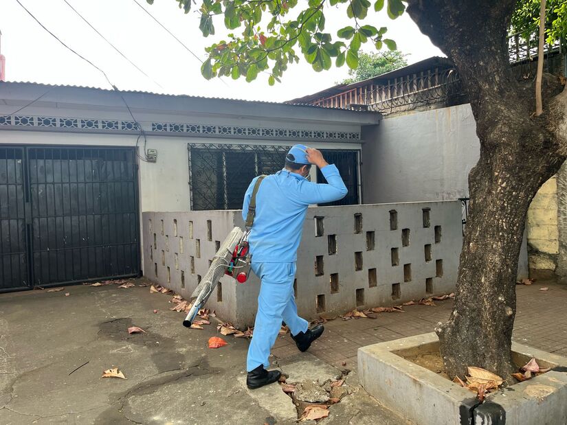 Fumigacion-barrio-Cuba-3