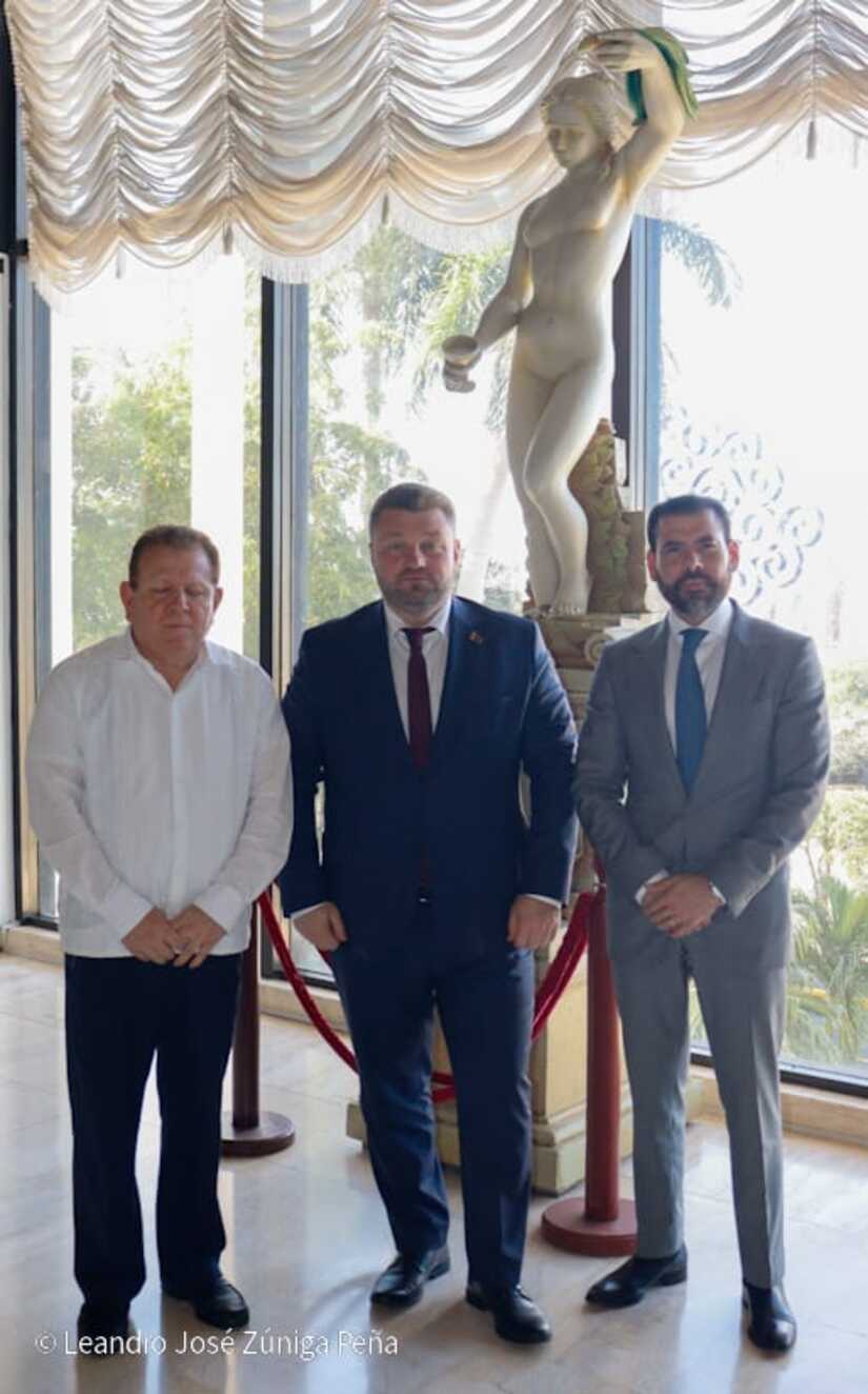 Visita-del-Embajador-de-Bielorrusia-al-TNRD-2