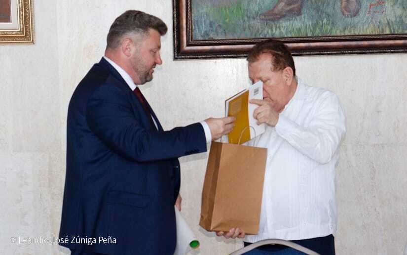 Visita-del-Embajador-de-Bielorrusia-al-TNRD-24