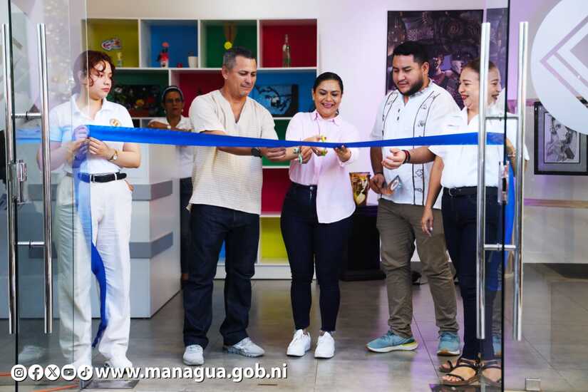 Exposicion-artistica-en-homenaje-a-Dia-Internacional-de-la-Mujer-11