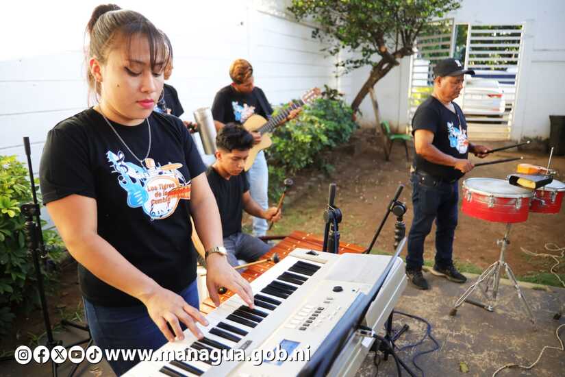 Exposicion-artistica-en-homenaje-a-Dia-Internacional-de-la-Mujer-2