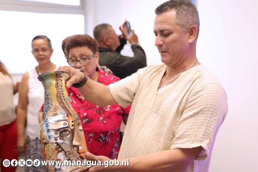 Exposicion-artistica-en-homenaje-a-Dia-Internacional-de-la-Mujer-6