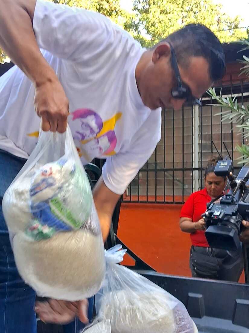 Entrega-de-Paquetes-Alimenticios-12