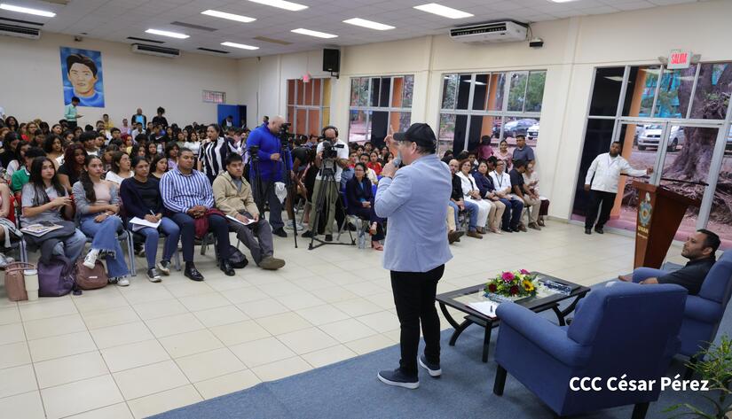 EStudiantes-de-Comunicacion-11