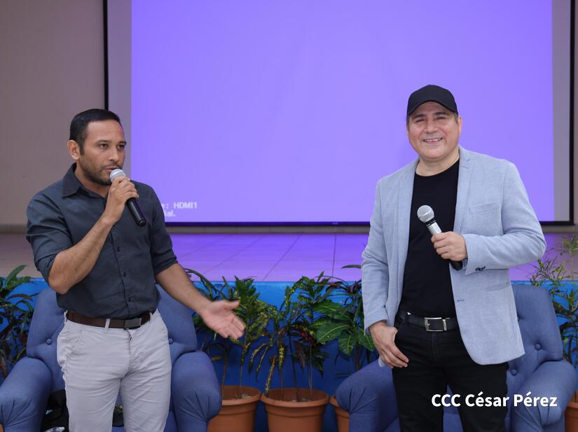 EStudiantes-de-Comunicacion-14