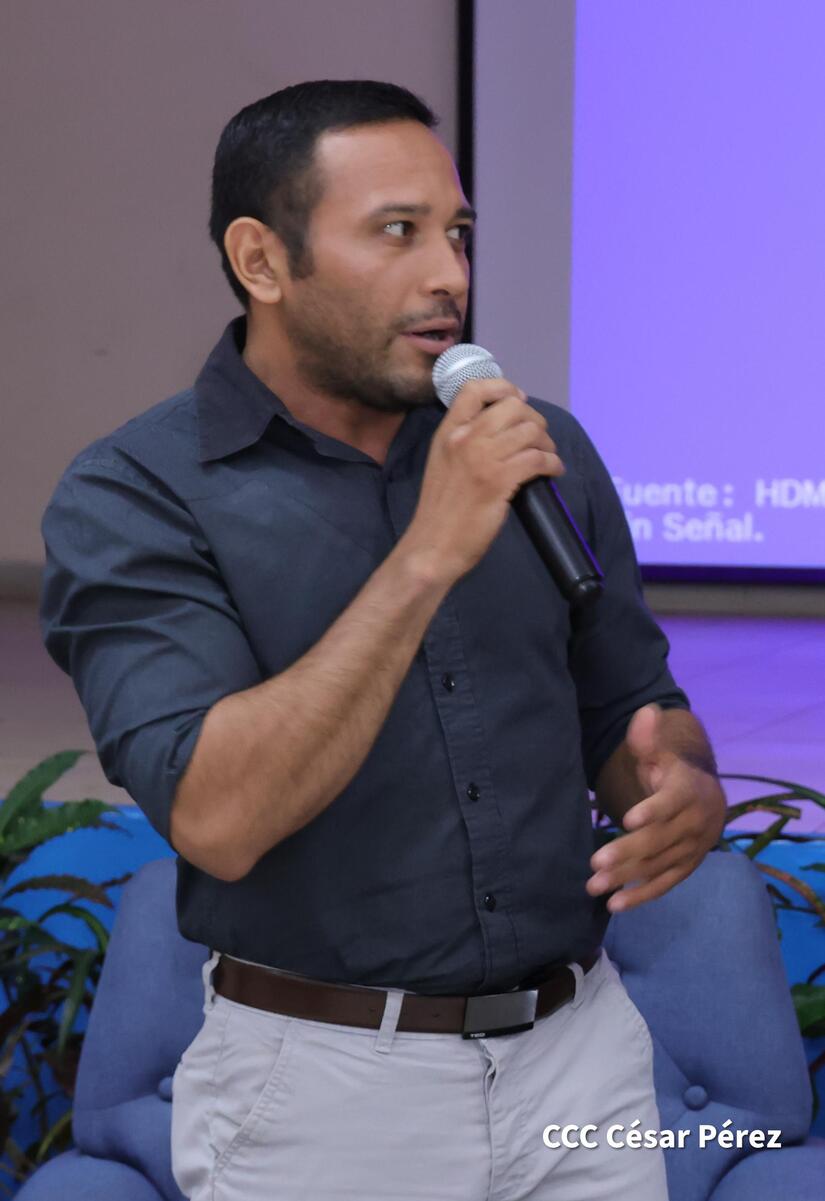 EStudiantes-de-Comunicacion-16